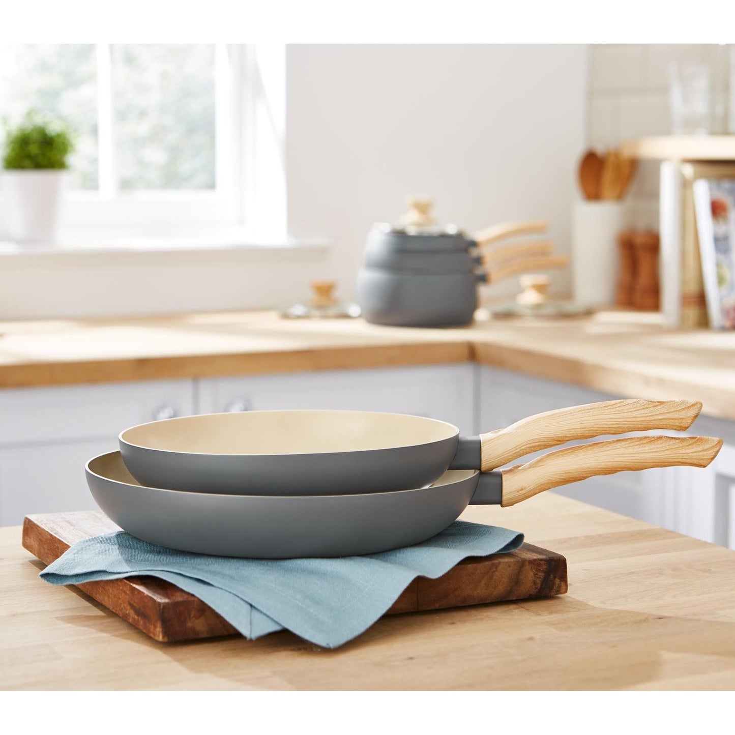 T800070G Tower Scandi 24/28cm 2 Piece Frying Pan Set Grey
