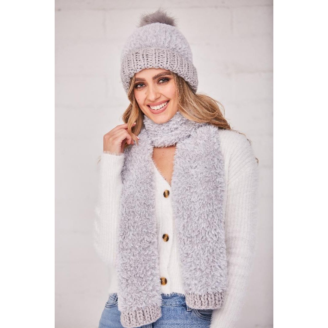 Something Special Gifts Super Fluffy Cable Hat & Scarf Set - Grey